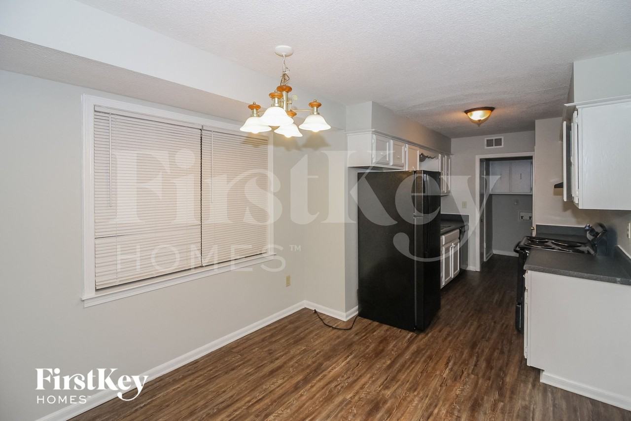 4100 Lacewood Dr - Photo 4 of 15