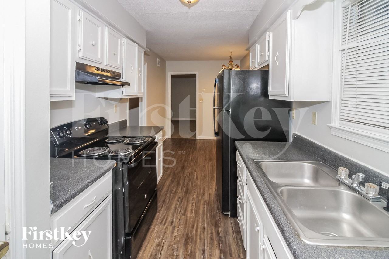 4100 Lacewood Dr - Photo 5 of 15