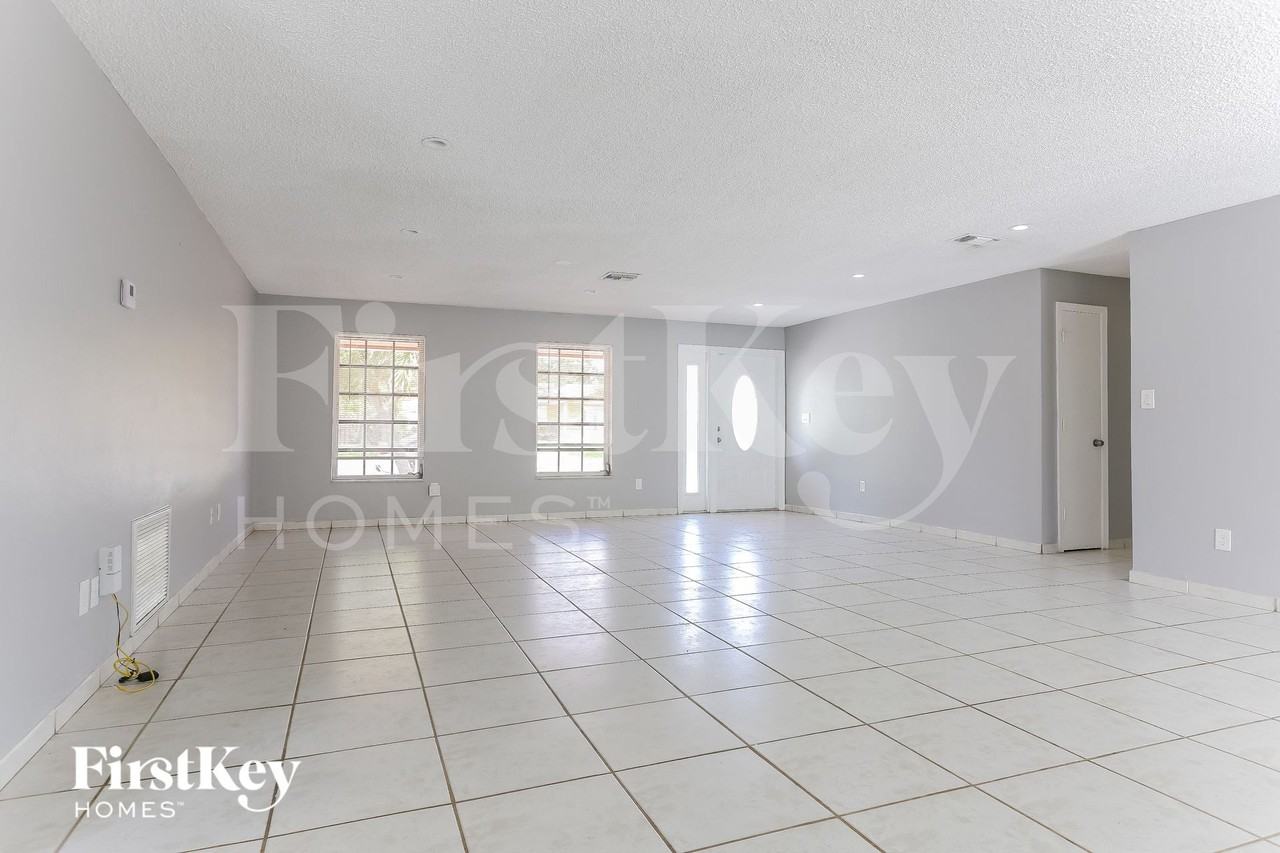 4006 Nwavenue - Photo 3 of 15