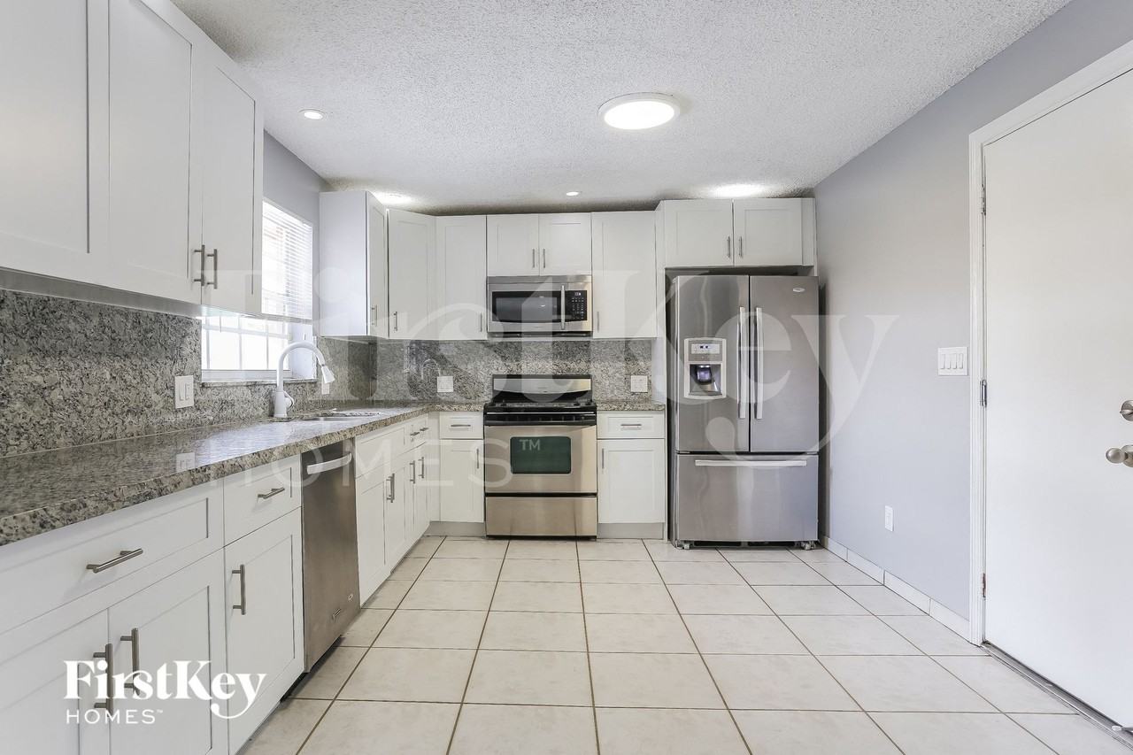 4006 Nwavenue - Photo 5 of 15