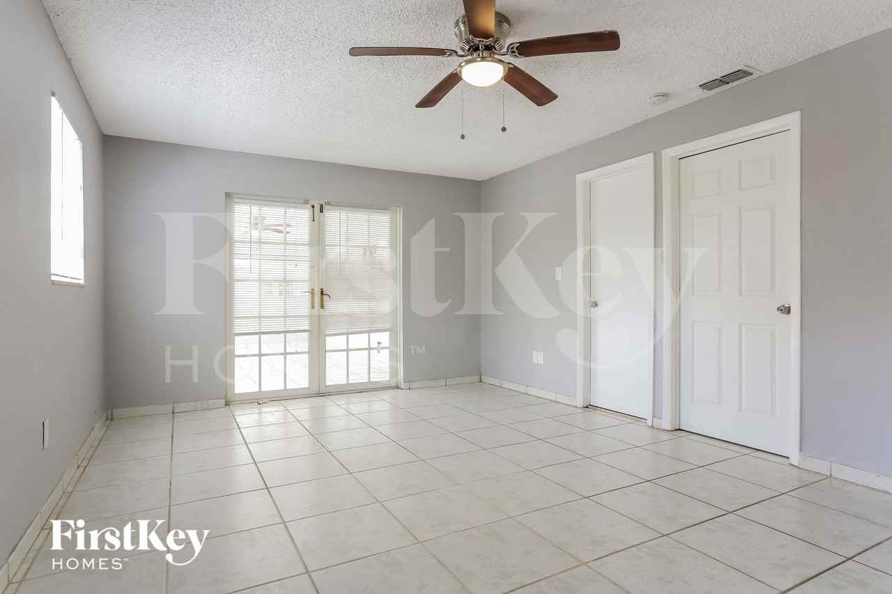 4006 Nwavenue - Photo 7 of 15