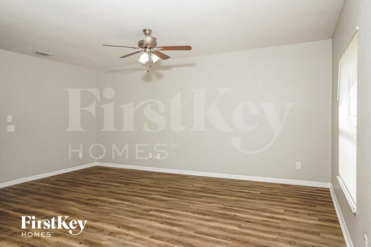 3958 N Chamberlain Blvd - Photo 2 of 20