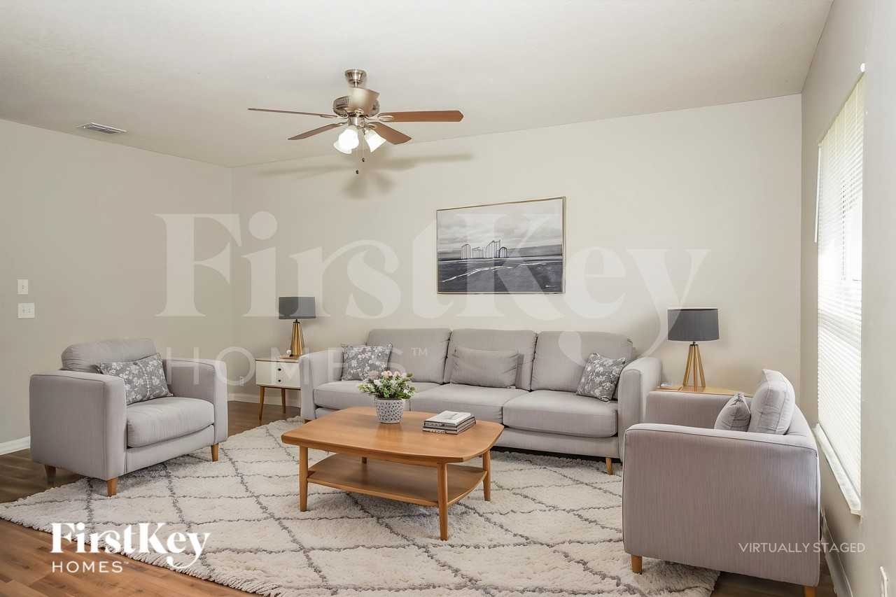 3958 N Chamberlain Blvd - Photo 3 of 20