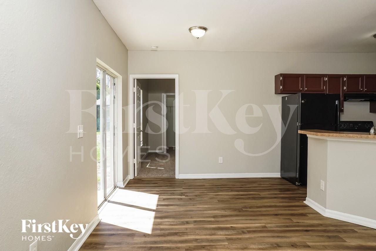 3958 N Chamberlain Blvd - Photo 5 of 20