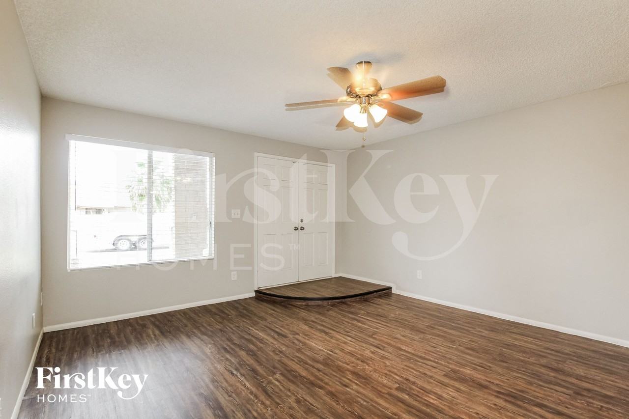 3846 W Dalphin Rd - Photo 3 of 15