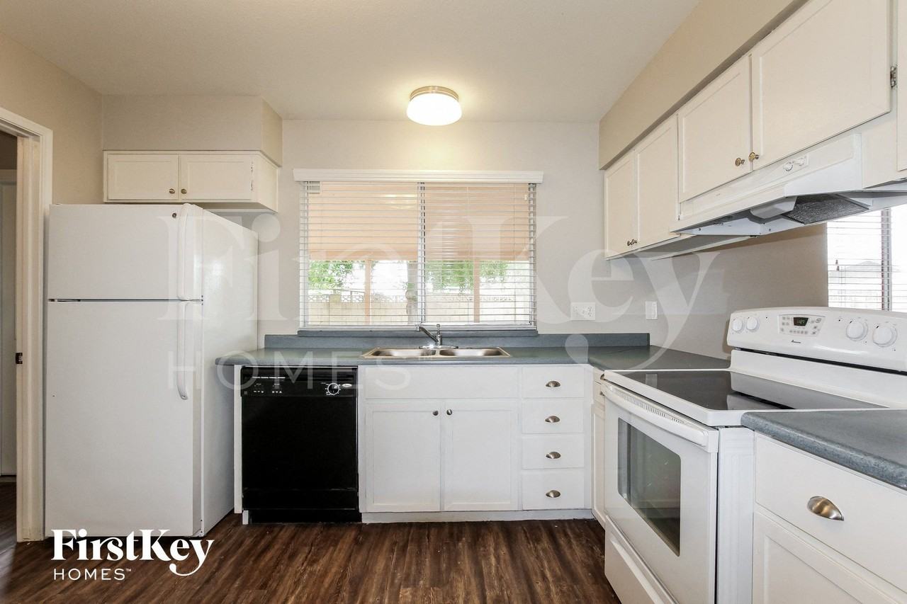 3846 W Dalphin Rd - Photo 7 of 15