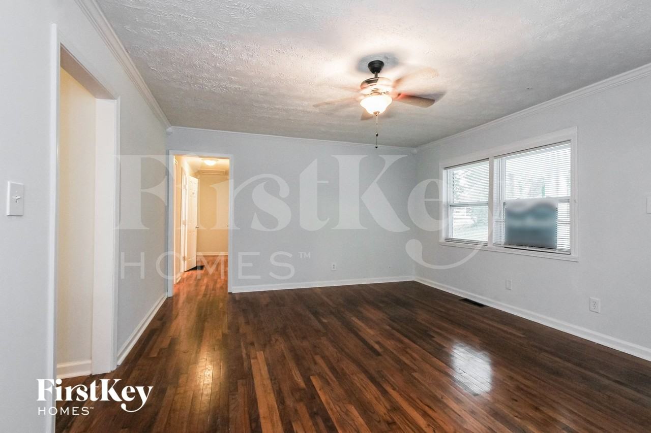 3549 Tulip Dr - Photo 4 of 15