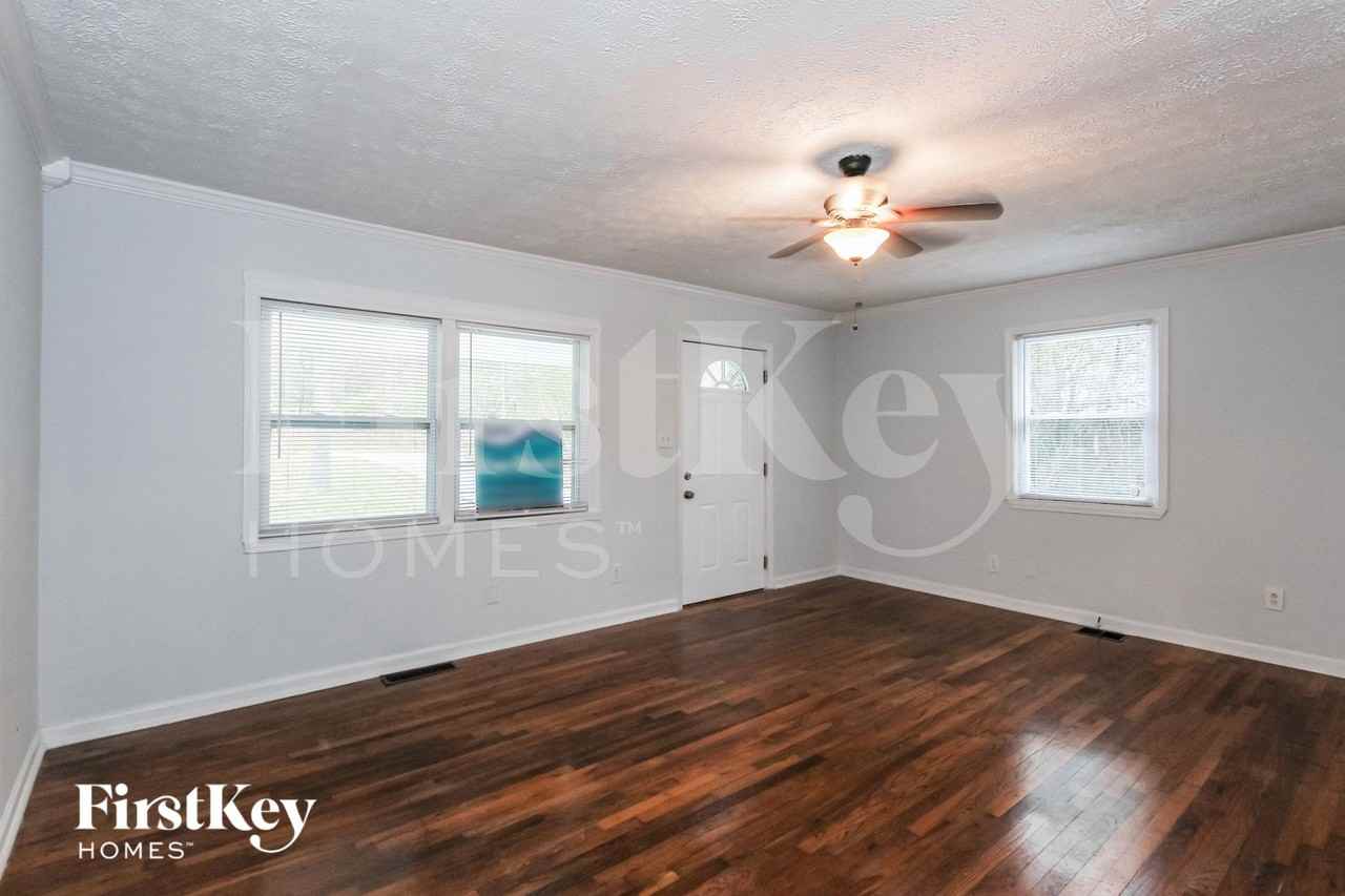 3549 Tulip Dr - Photo 5 of 15