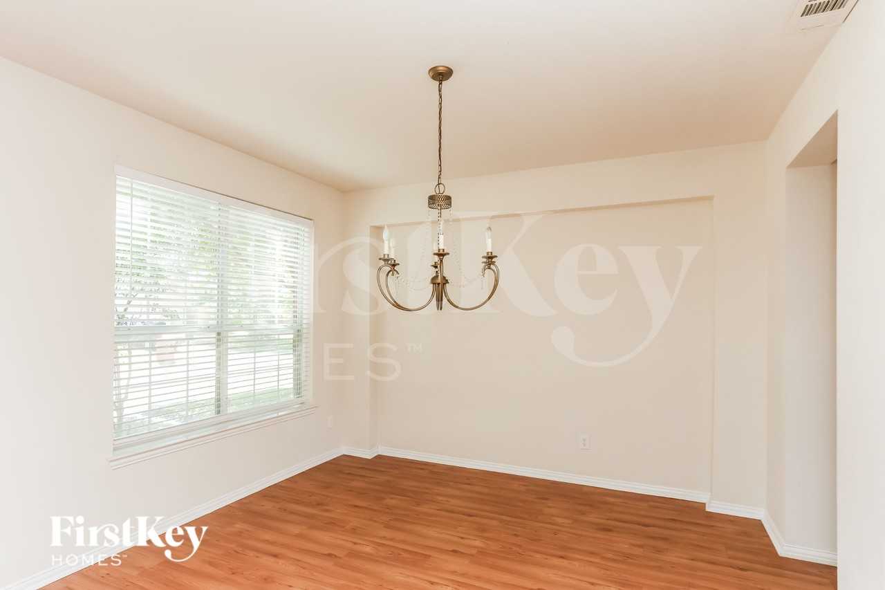 3213 Bloomfield Trl - Photo 3 of 17