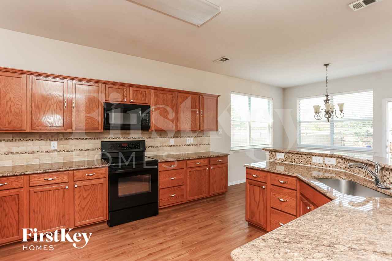 3213 Bloomfield Trl - Photo 5 of 17