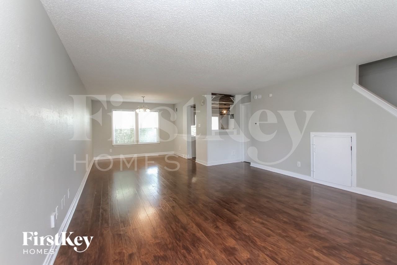 319 Sunburst Ln - Photo 3 of 19