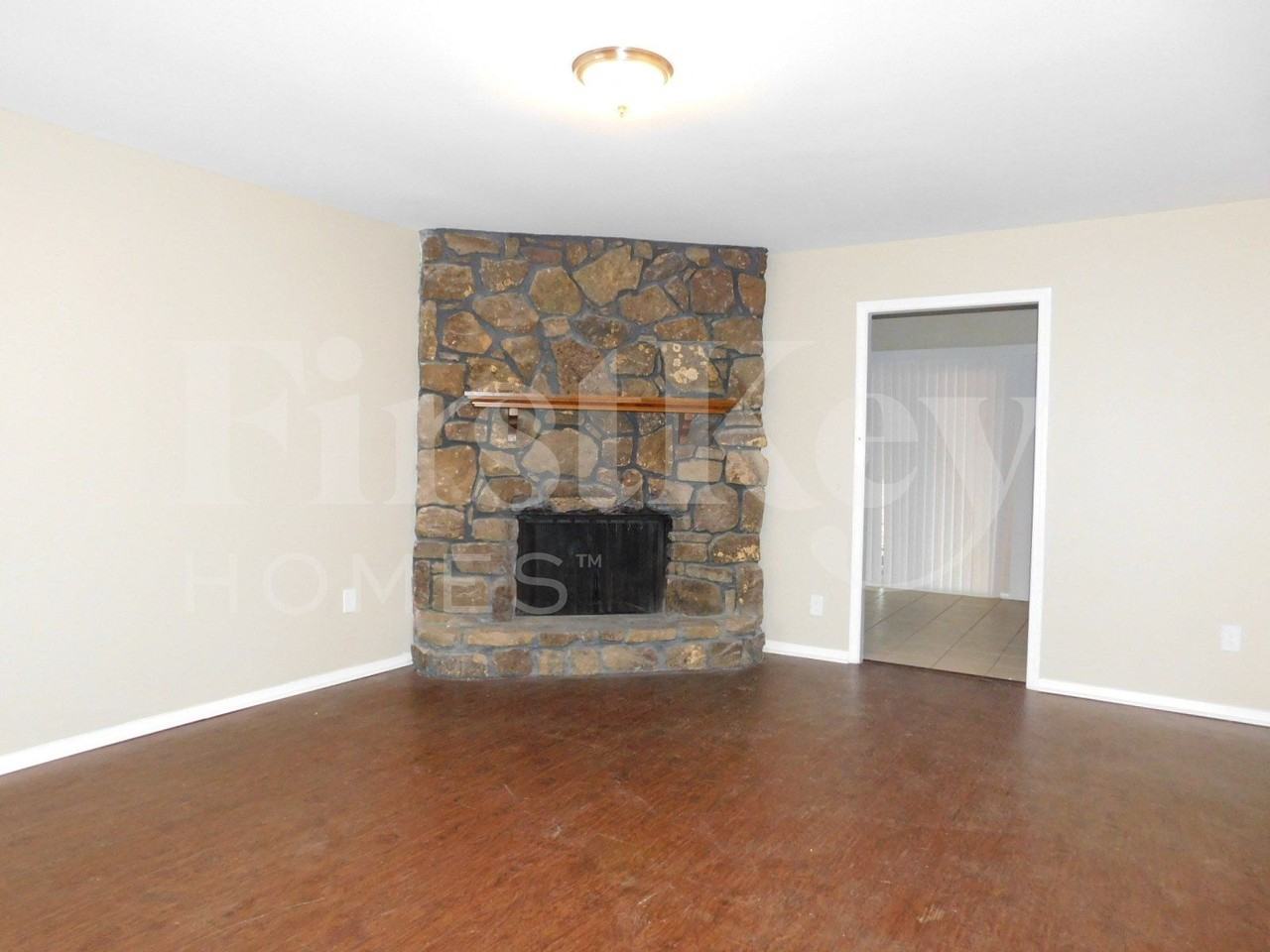 3037 Leeridge Dr - Photo 2 of 11