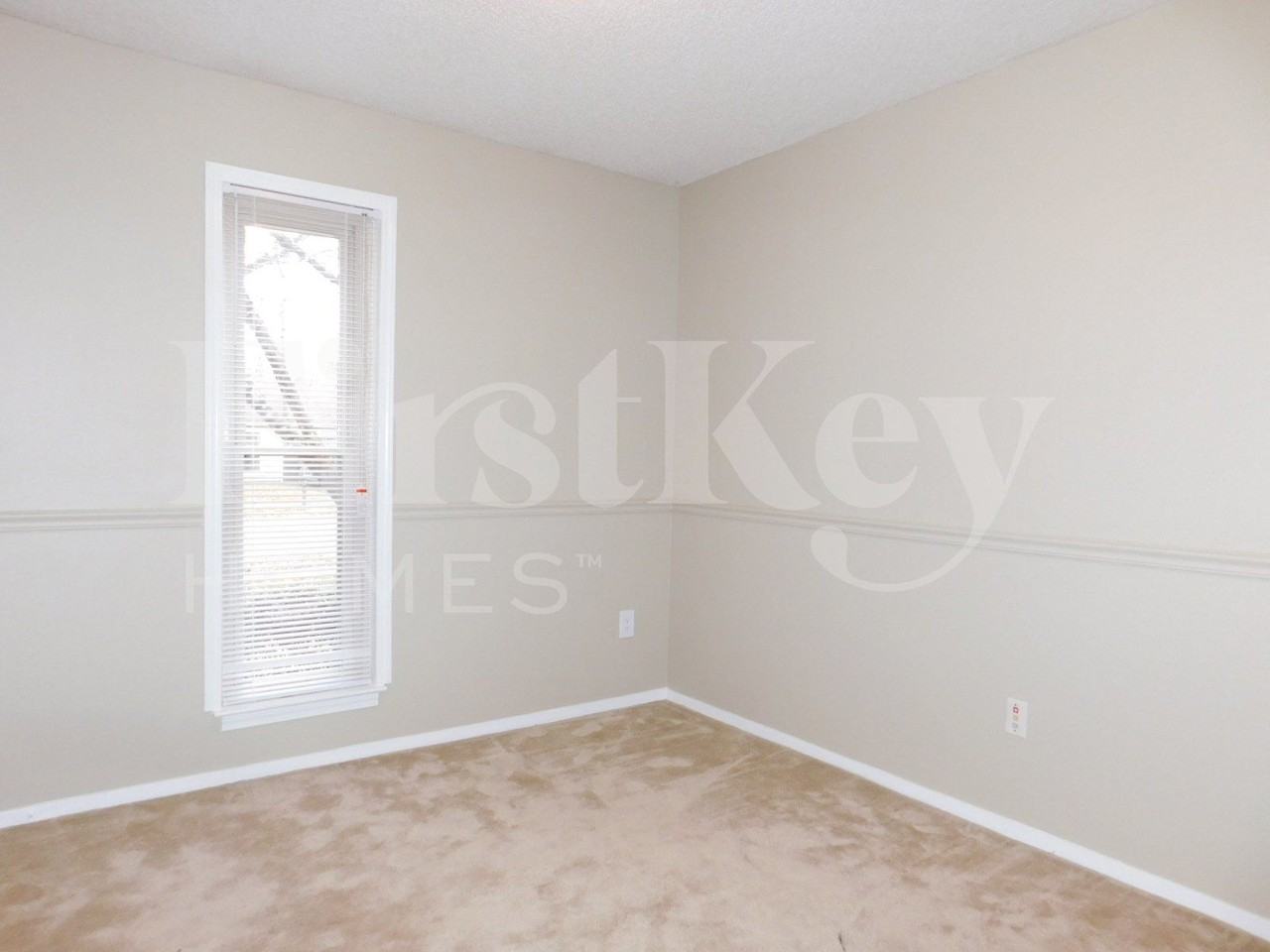 3037 Leeridge Dr - Photo 5 of 11