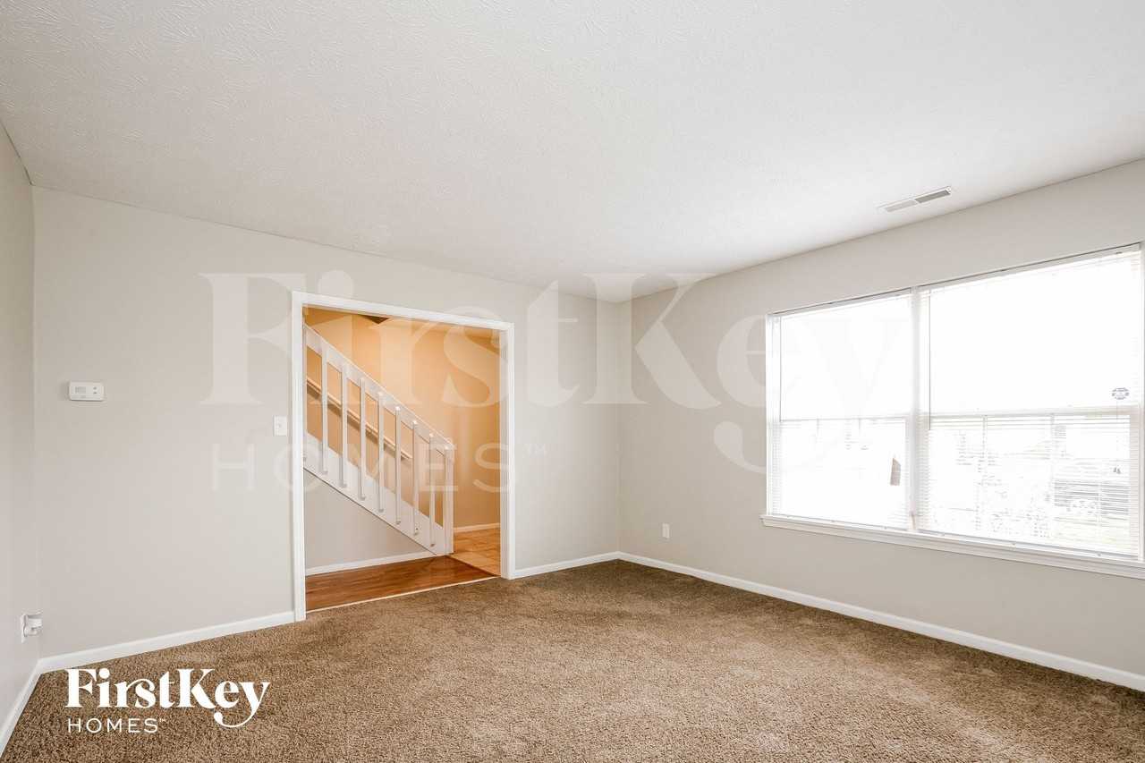 2913 Briarchase Ct - Photo 4 of 15