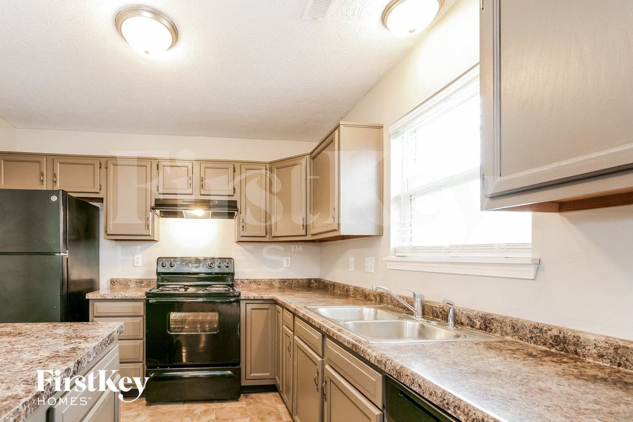 2913 Briarchase Ct - Photo 5 of 15