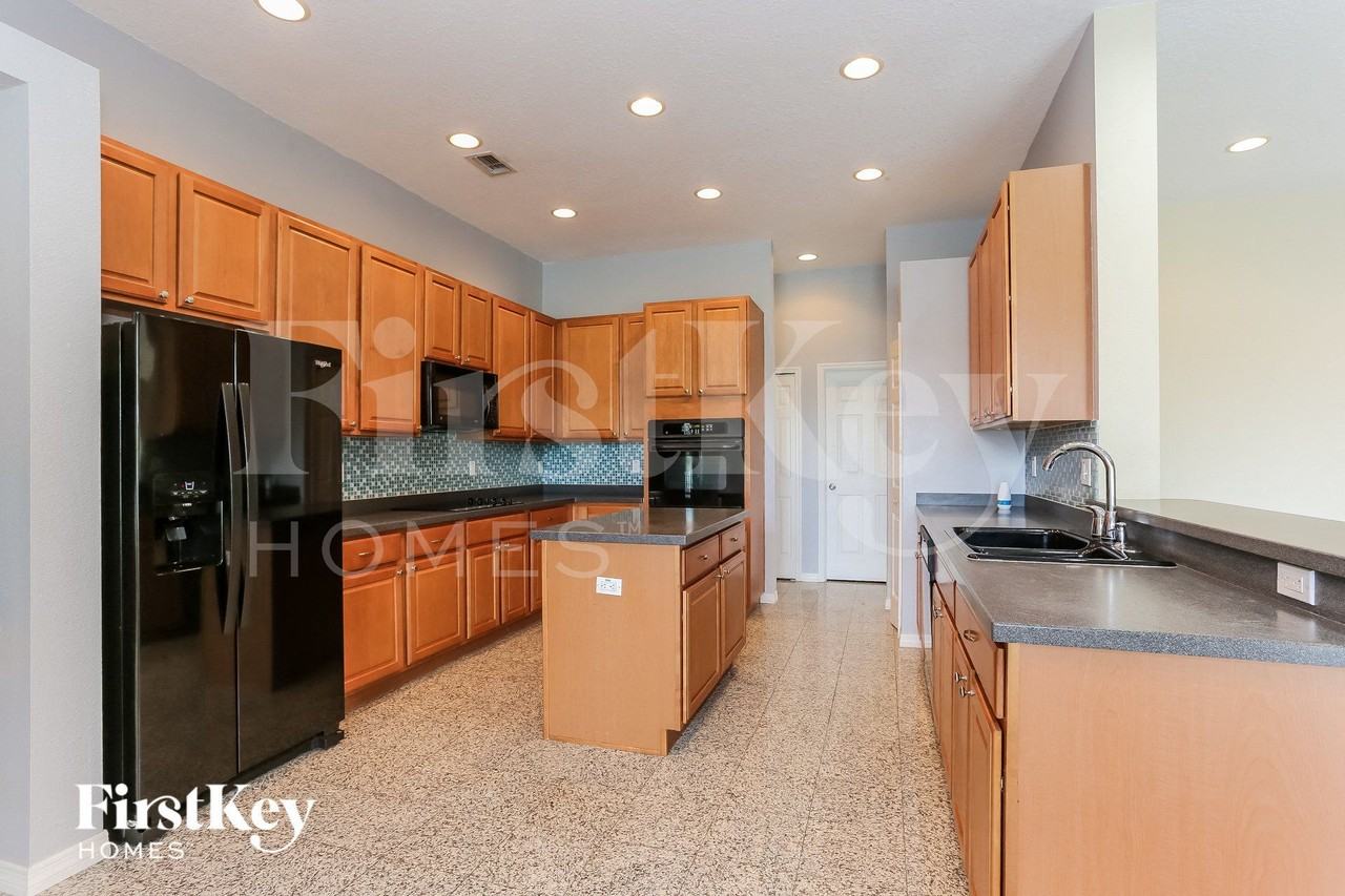 2620 Wood Pointe Dr - Photo 4 of 15