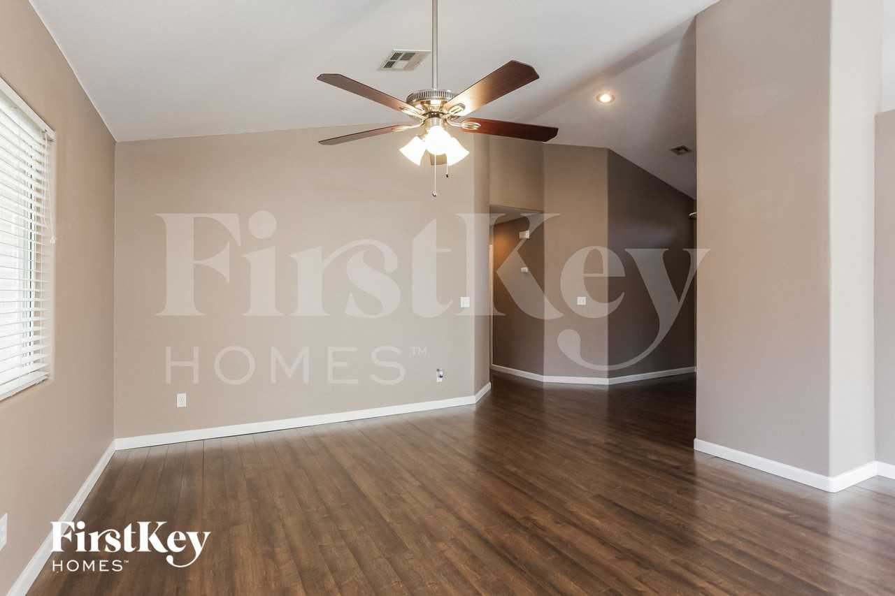 2521 Carolina Ct - Photo 4 of 15