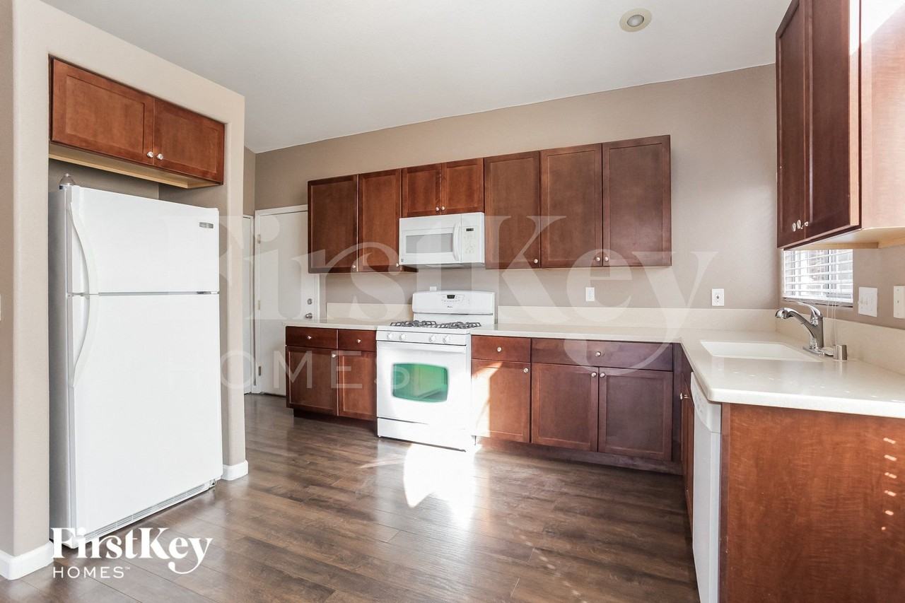 2521 Carolina Ct - Photo 6 of 15