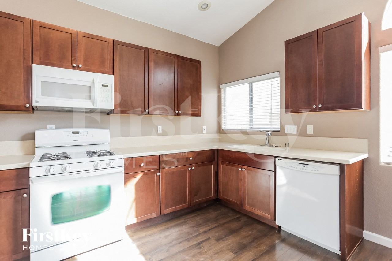 2521 Carolina Ct - Photo 7 of 15