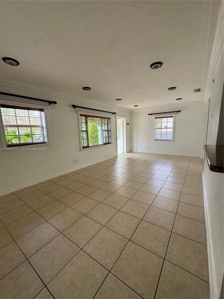 551 East 60th Street - Photo 3 of 12