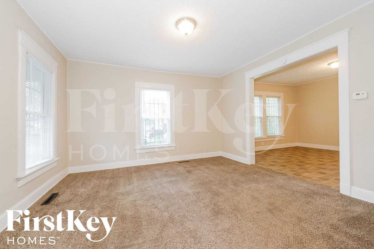 2214 Quincy St - Photo 2 of 14