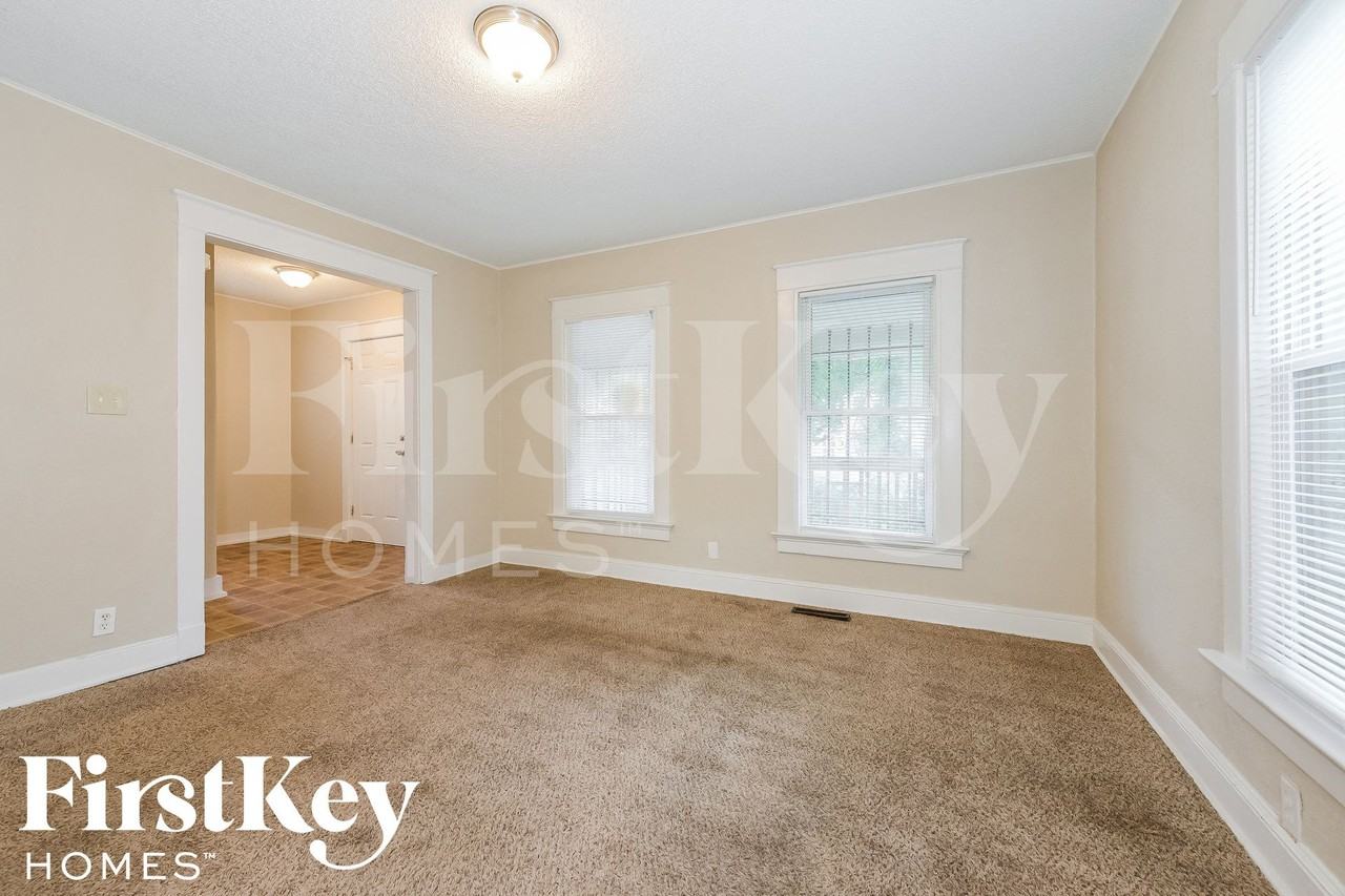 2214 Quincy St - Photo 3 of 14