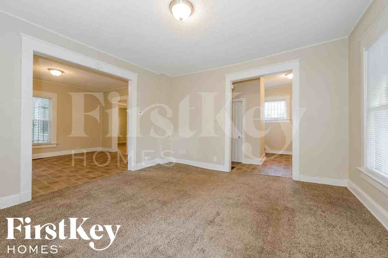 2214 Quincy St - Photo 4 of 14