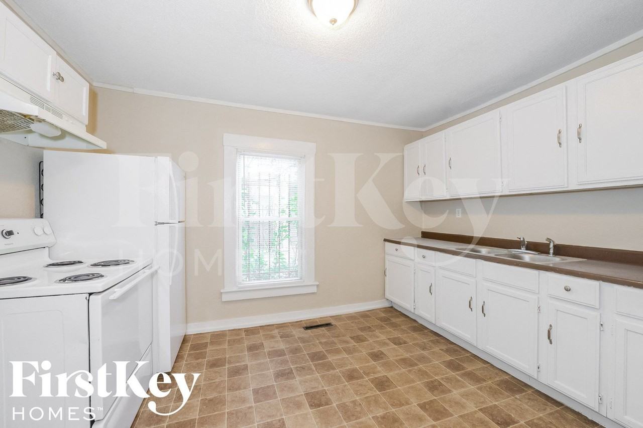 2214 Quincy St - Photo 5 of 14