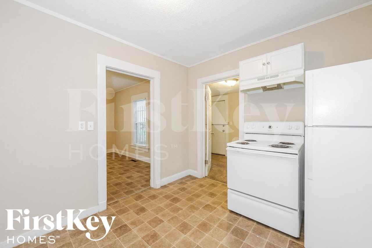 2214 Quincy St - Photo 6 of 14