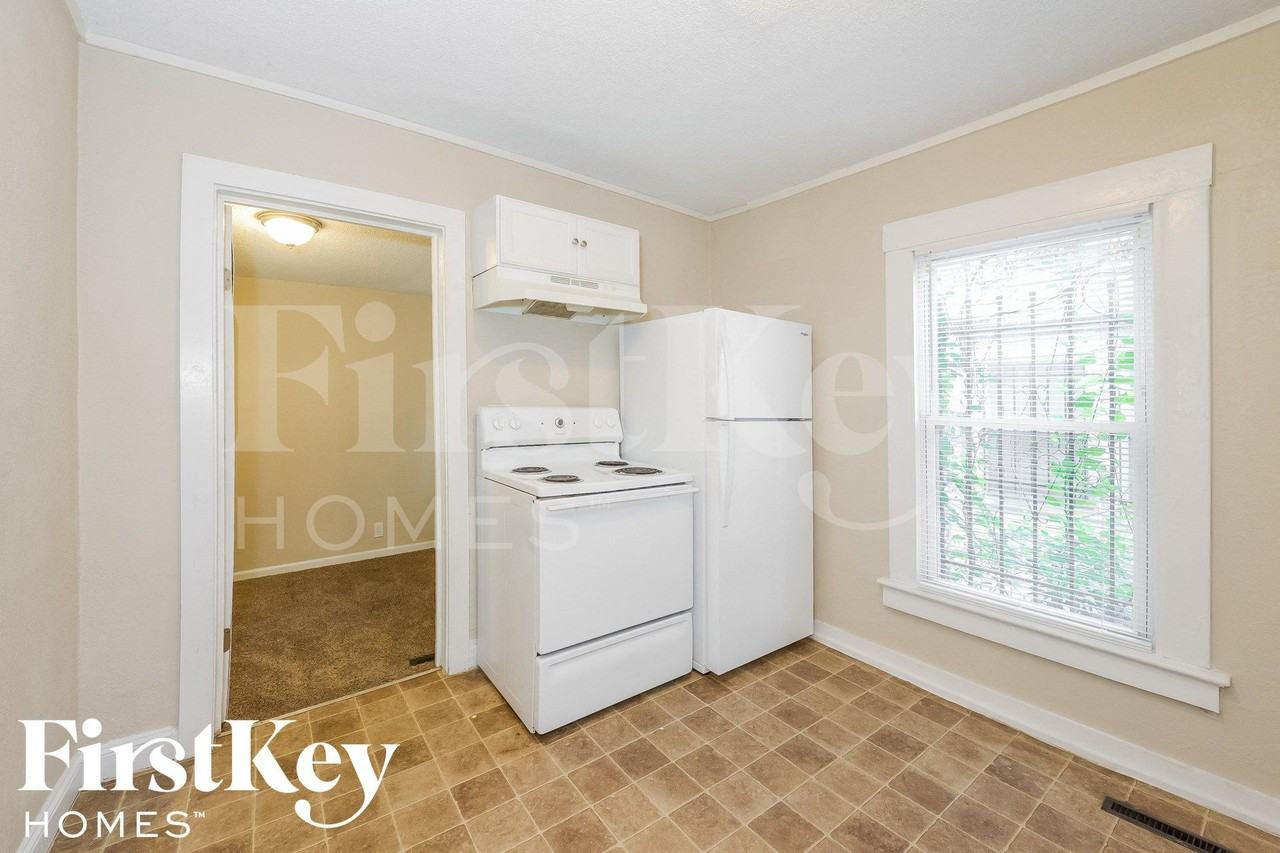 2214 Quincy St - Photo 7 of 14