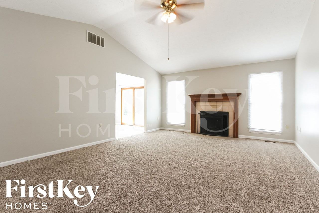 2204 Valley Creek West Ln - Photo 2 of 15