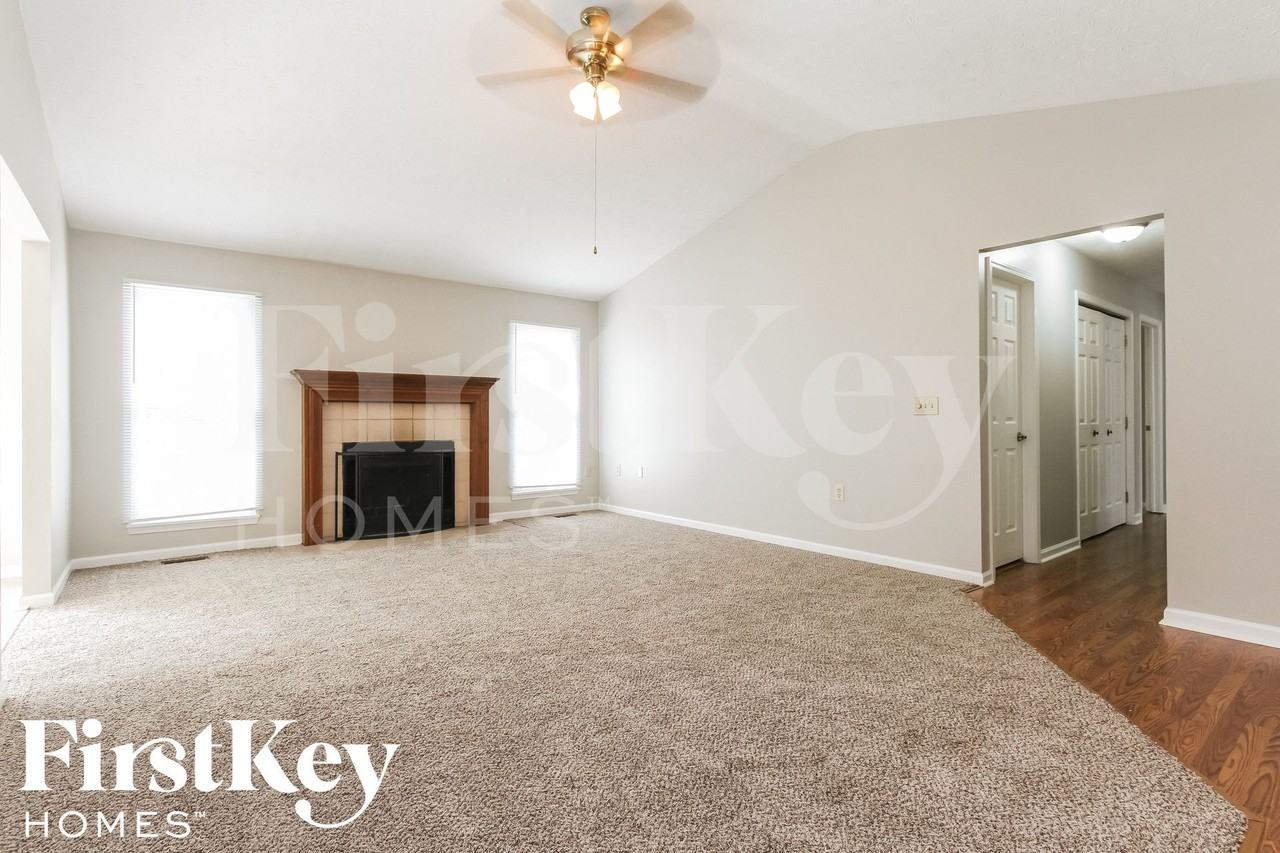 2204 Valley Creek West Ln - Photo 3 of 15