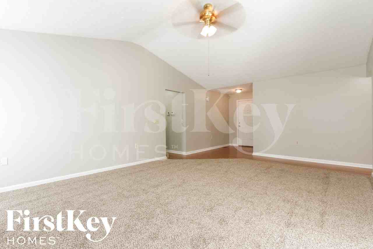 2204 Valley Creek West Ln - Photo 4 of 15