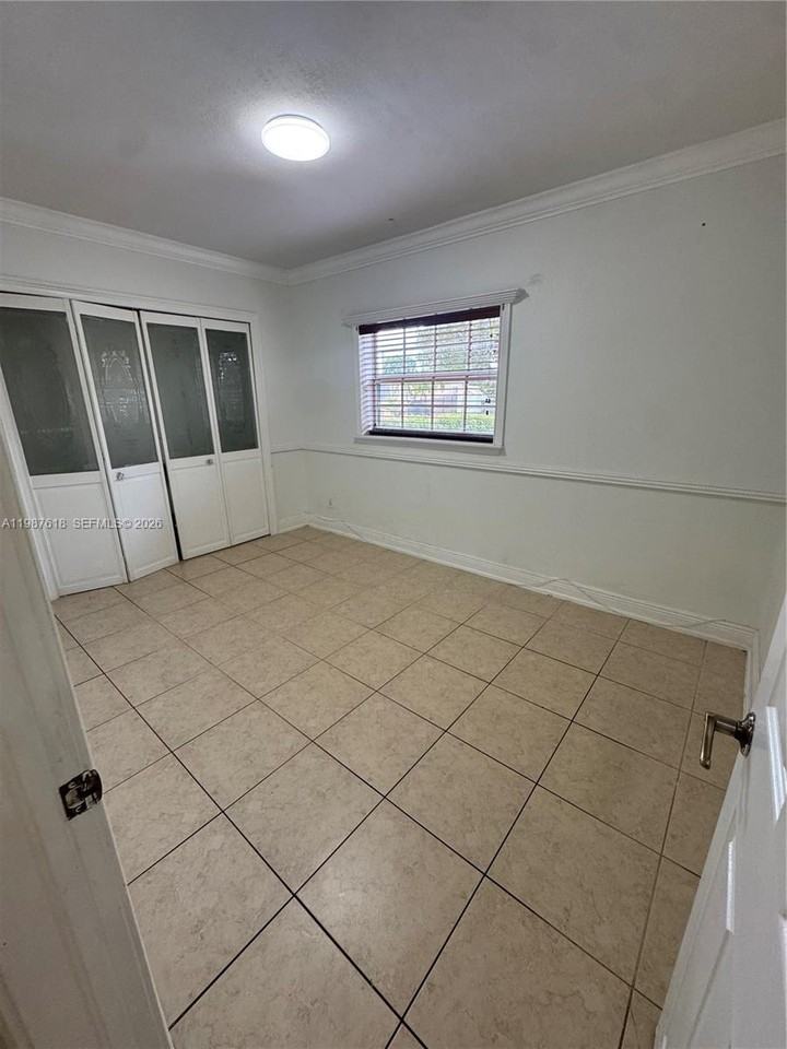 551 East 60th Street - Photo 7 of 12