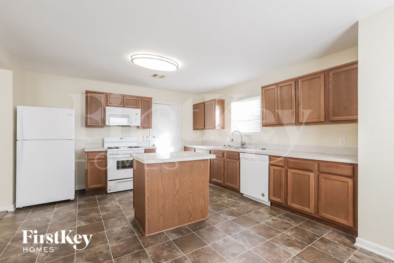 21363 Claretfield Ct - Photo 5 of 15