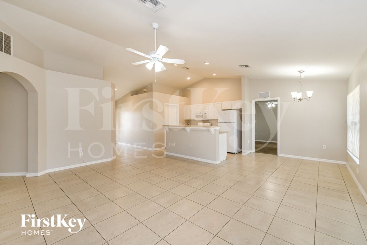 2112 Ne 14th Ave - Photo 2 of 16