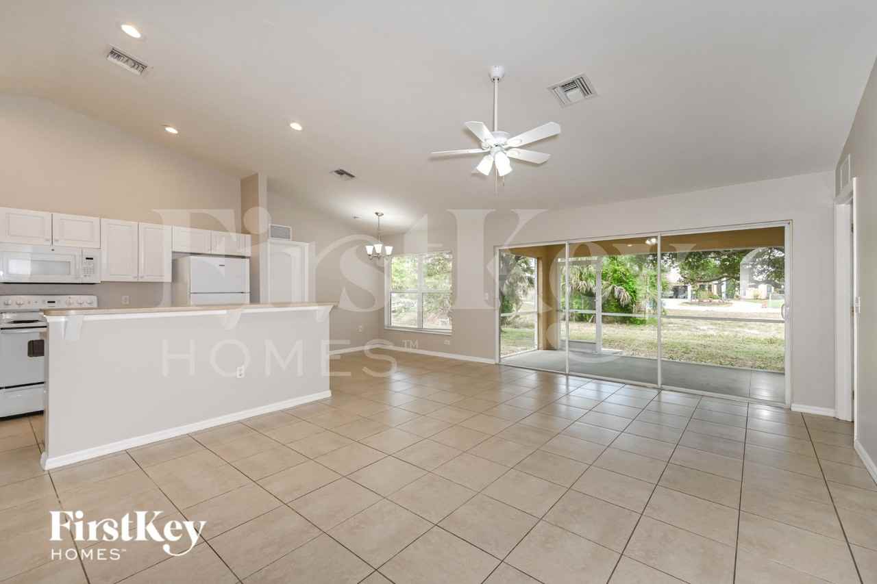 2112 Ne 14th Ave - Photo 3 of 16