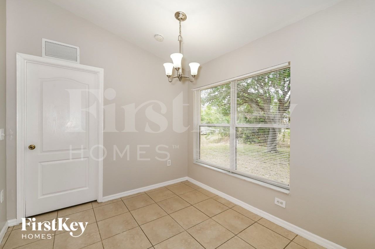 2112 Ne 14th Ave - Photo 4 of 16