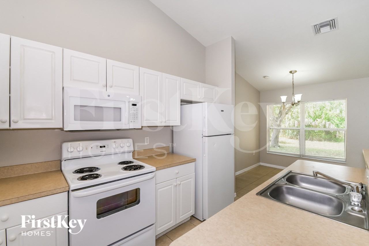 2112 Ne 14th Ave - Photo 6 of 16