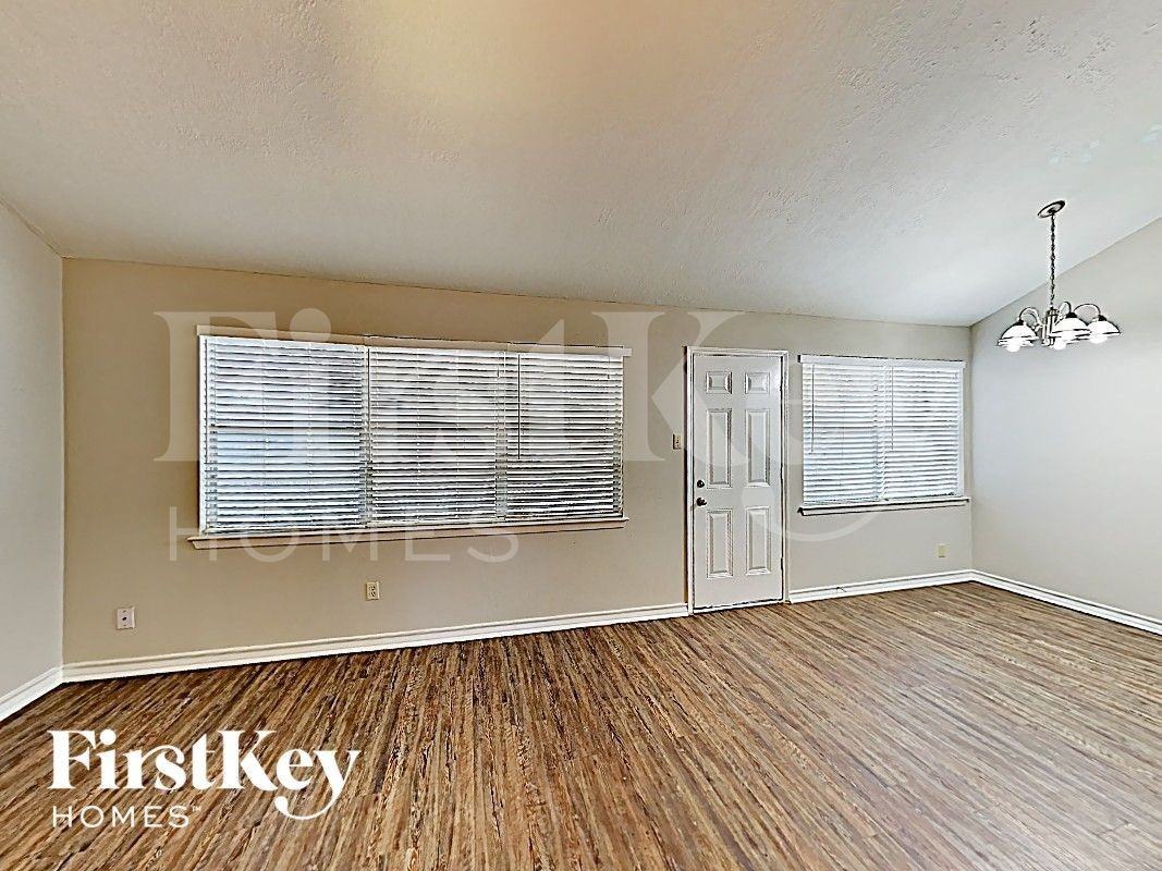 20327 Bridgedale Ln - Photo 3 of 14