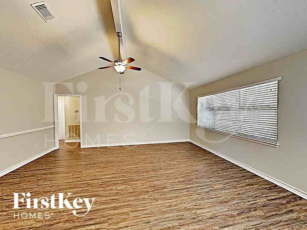 20327 Bridgedale Ln - Photo 4 of 14