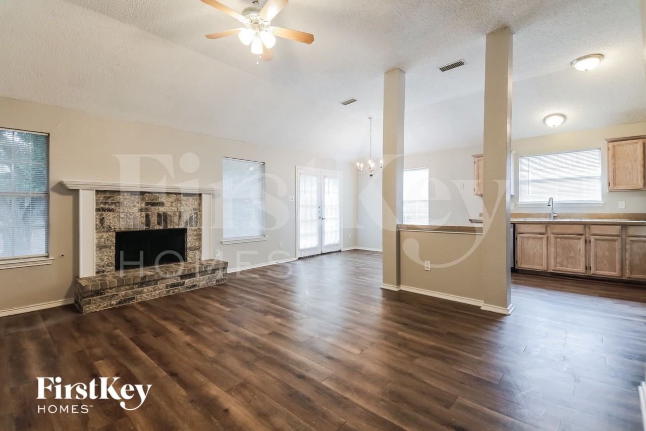 1446 Cross Courts Dr - Photo 3 of 20