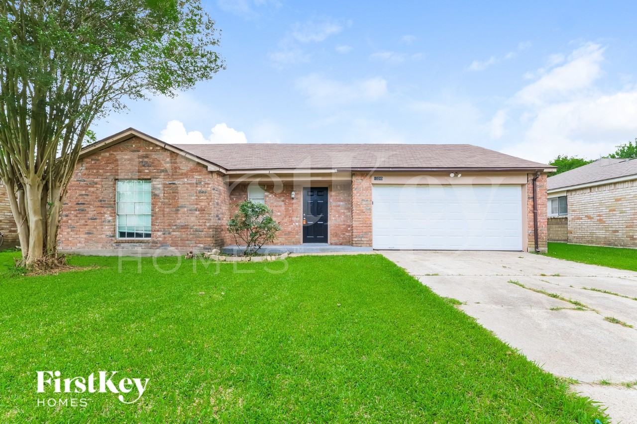 13285 Lake Breeze Ln
