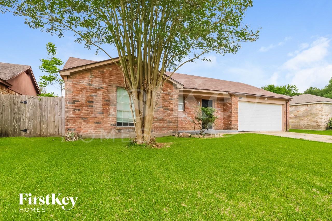 13285 Lake Breeze Ln - Photo 2 of 19