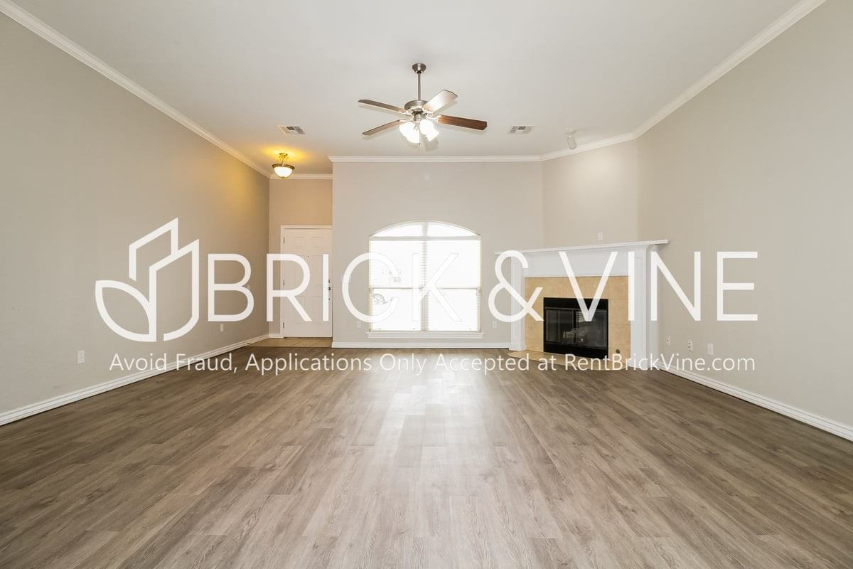 2508 Deer Chase Dr - Photo 2 of 16