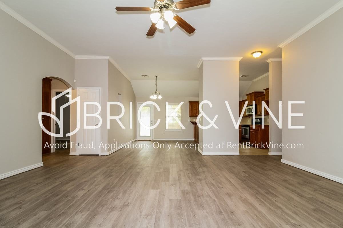 2508 Deer Chase Dr - Photo 3 of 16