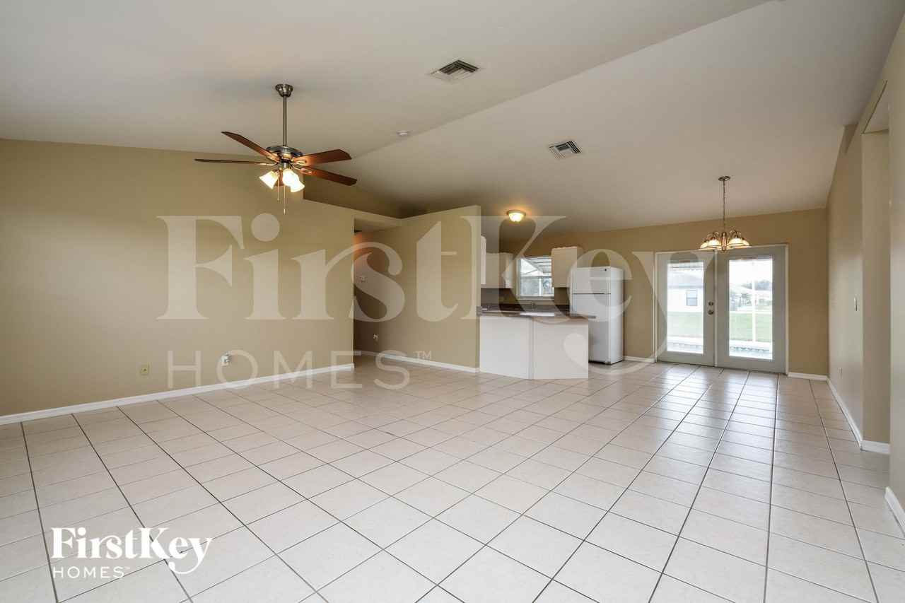 117 Blackstone Dr - Photo 3 of 15