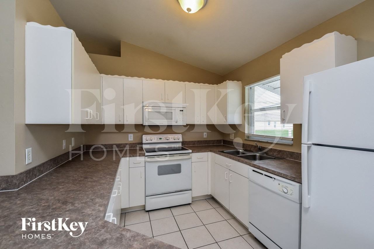 117 Blackstone Dr - Photo 6 of 15