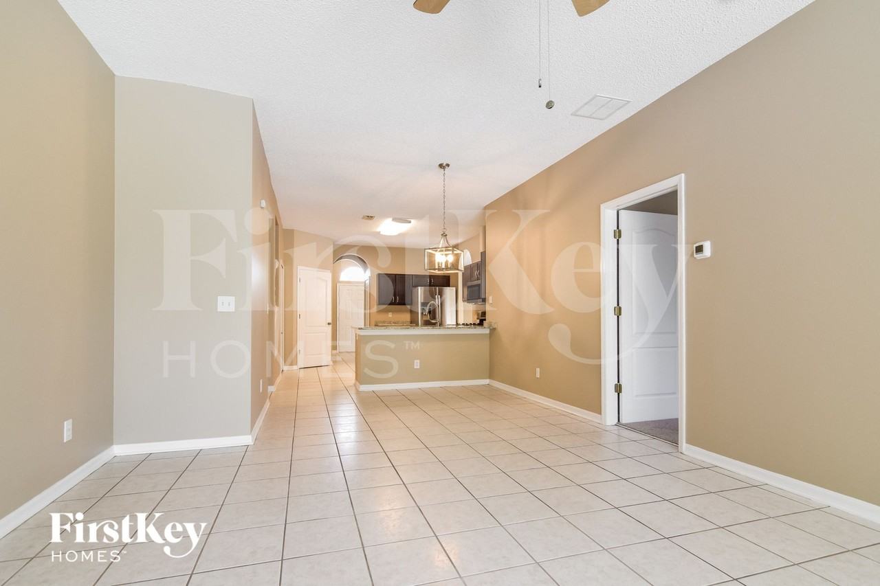 10424 Beneva Dr - Photo 2 of 15