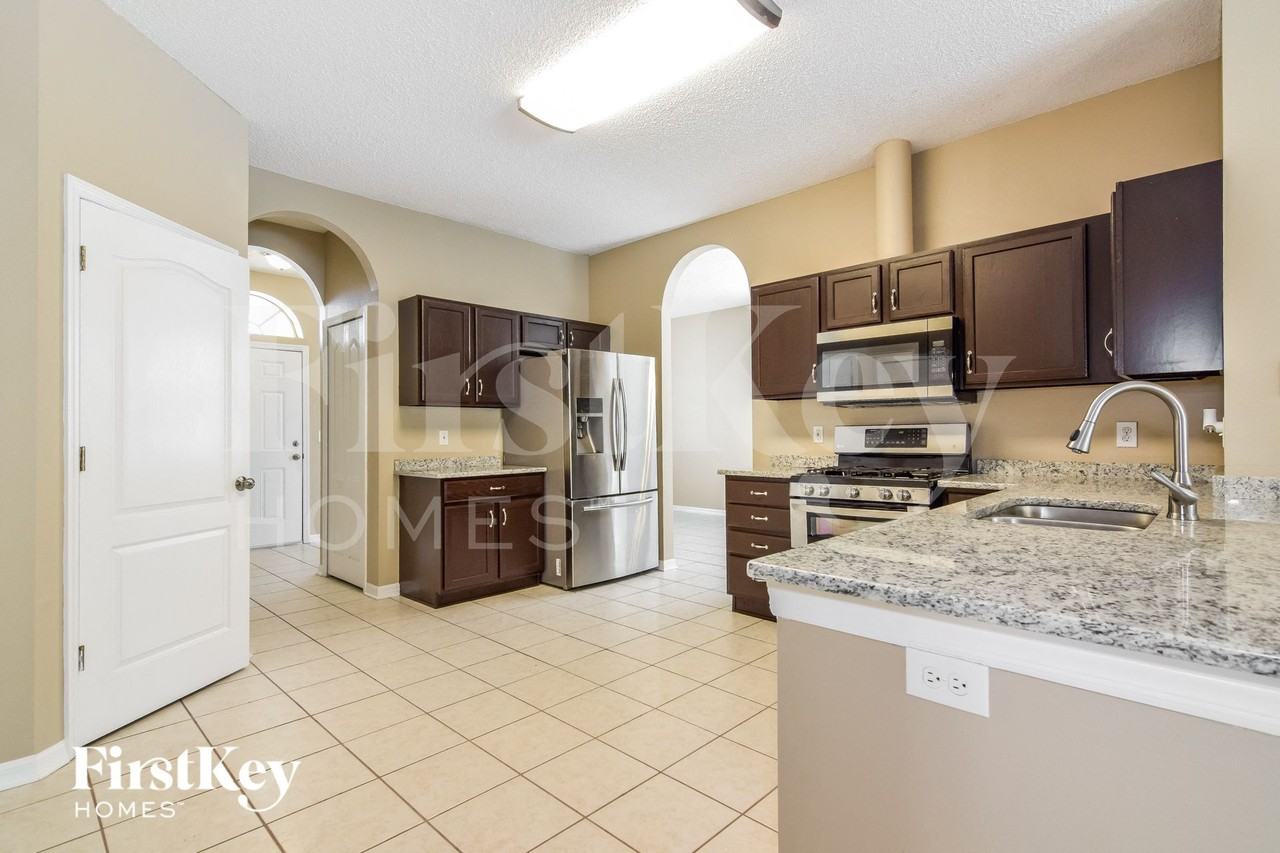 10424 Beneva Dr - Photo 4 of 15